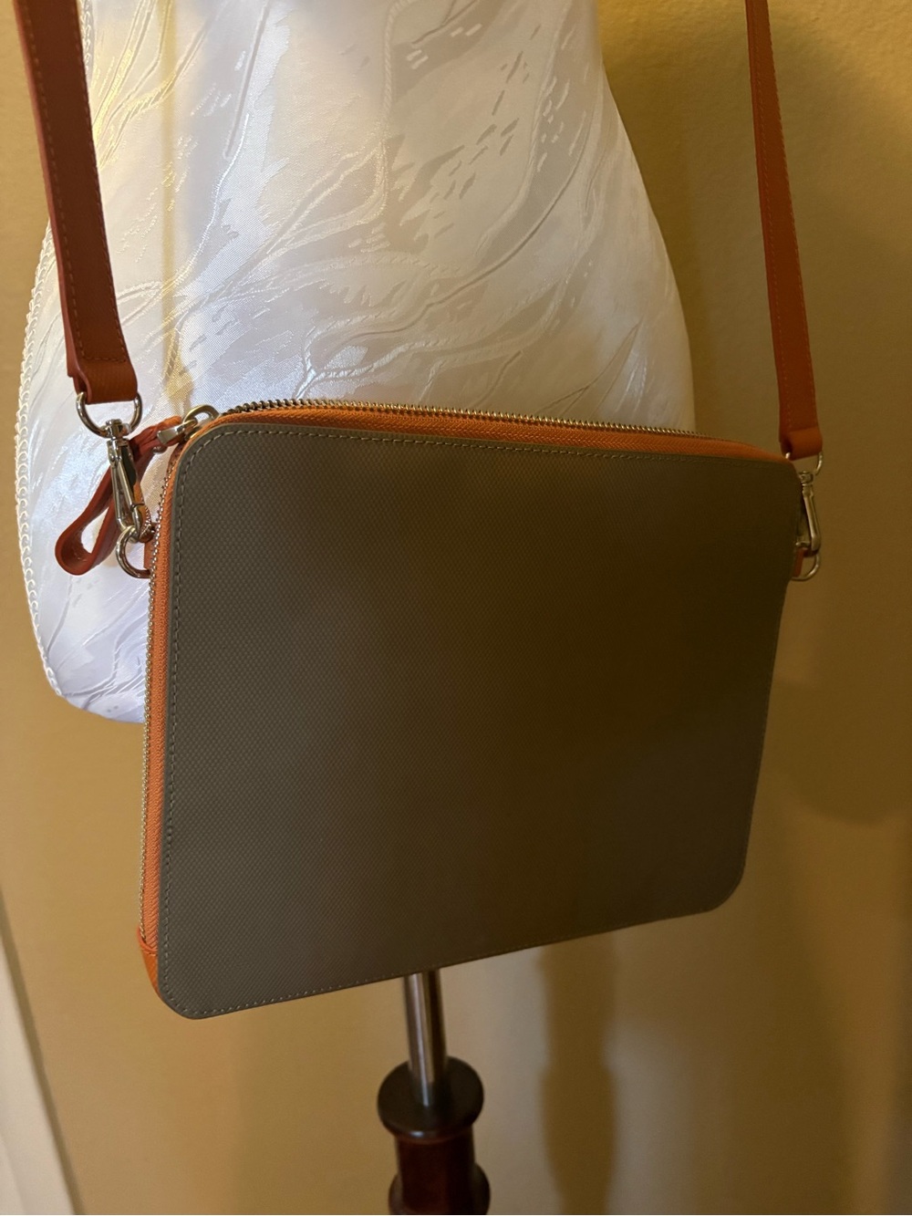 Tumi Yellow w Orange Trim Leather Crossbody Tablet Case Tan Adjustable Strap - Picture 11 of 14